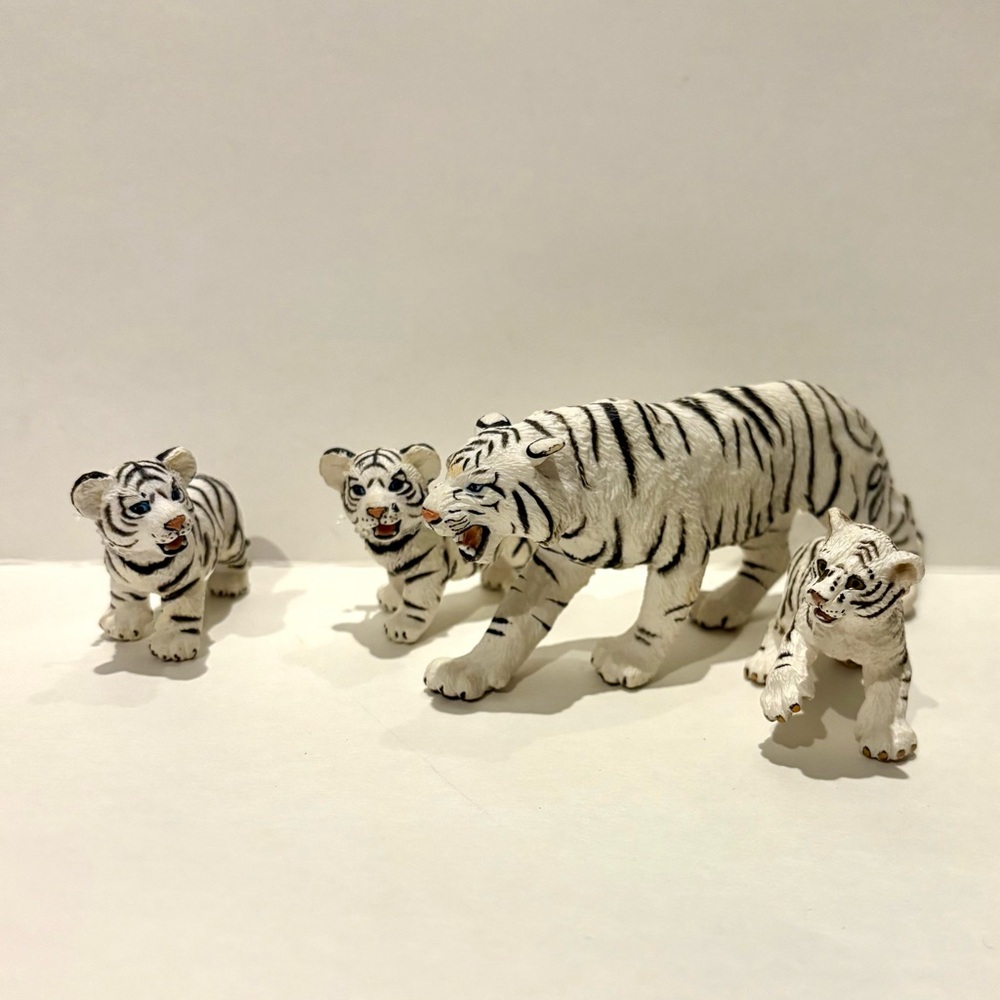 White Bengal Tiger Safari Limited Miami Animal Figure Toy 2006 With Cubs